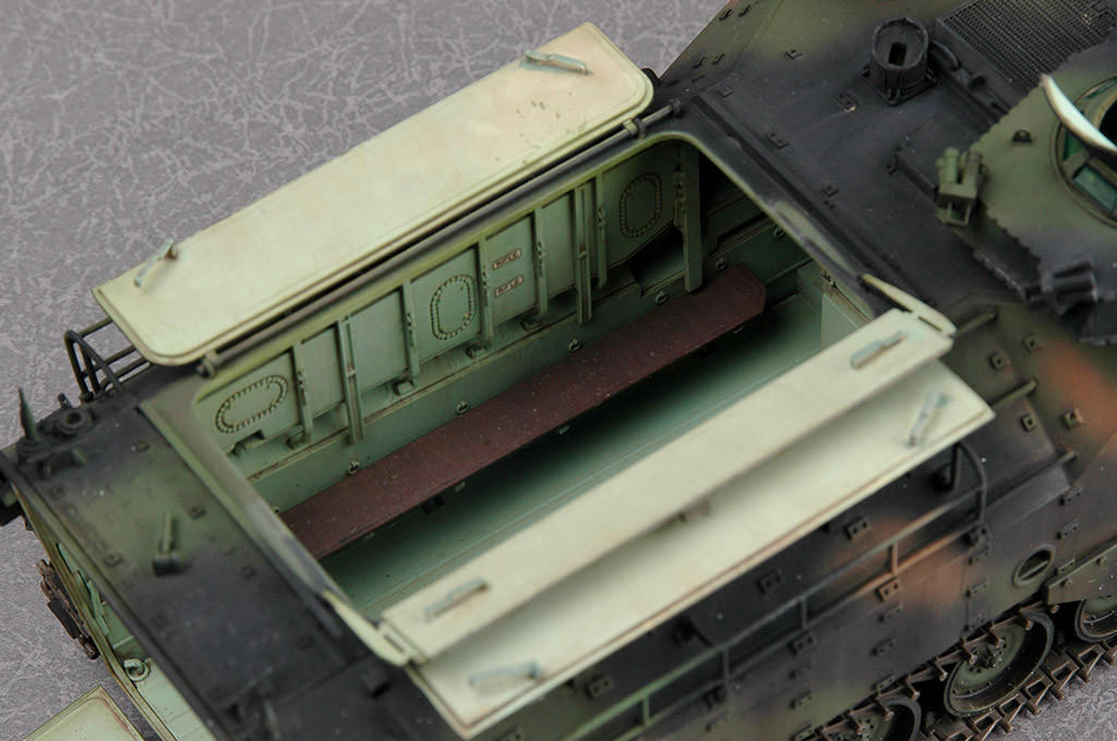 1/35 Hobby Boss AAVP-7A1 Assault Amphibious Vehicle (with Mounting