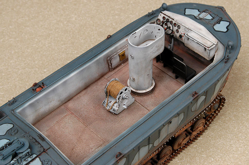 1/35 Hobby Boss German Land-Wasser-Schlepper Mid-Production