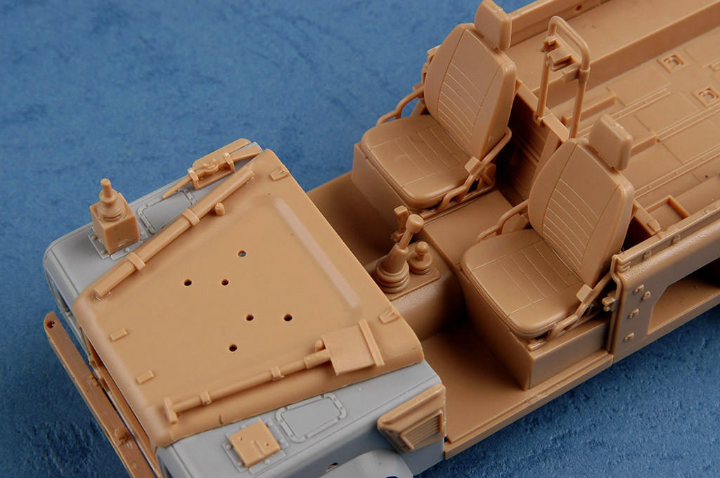 1/35 Hobby Boss Defender XD Wolf W.M.I.K. - HY82446 - Squadron.com