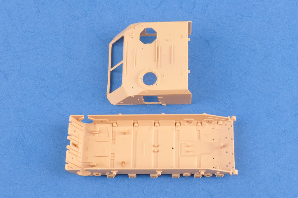 1/35 Hobby Boss French GCT 155mm AU-F1 SPH Based on T-72 - HY83835