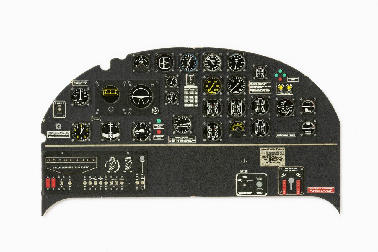 Wahyu Junaediページ 1/32 Yahu Models B-25J Mitchell - Instrument Panel - Squadron.com