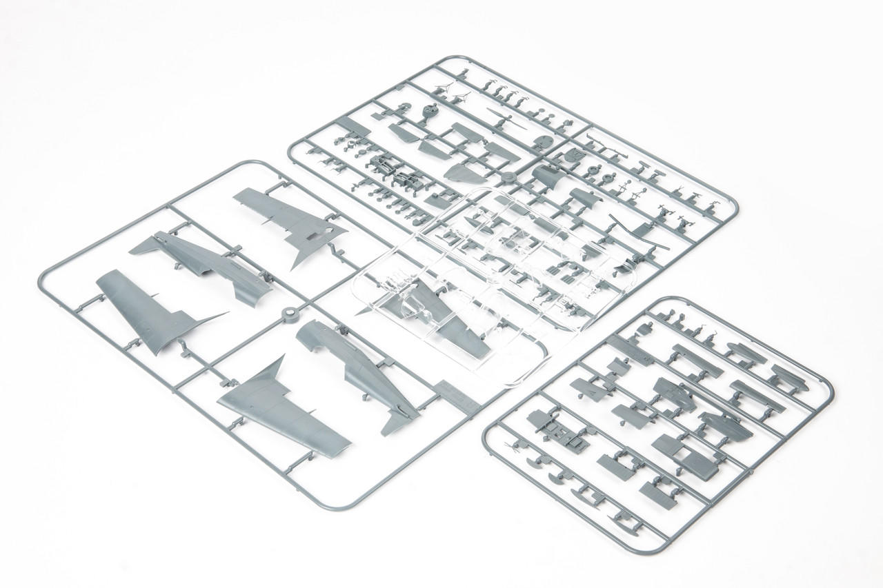 1/48 Z526AFS Akrobat Czech Aircraft (Plastic Kit) - Squadron.com