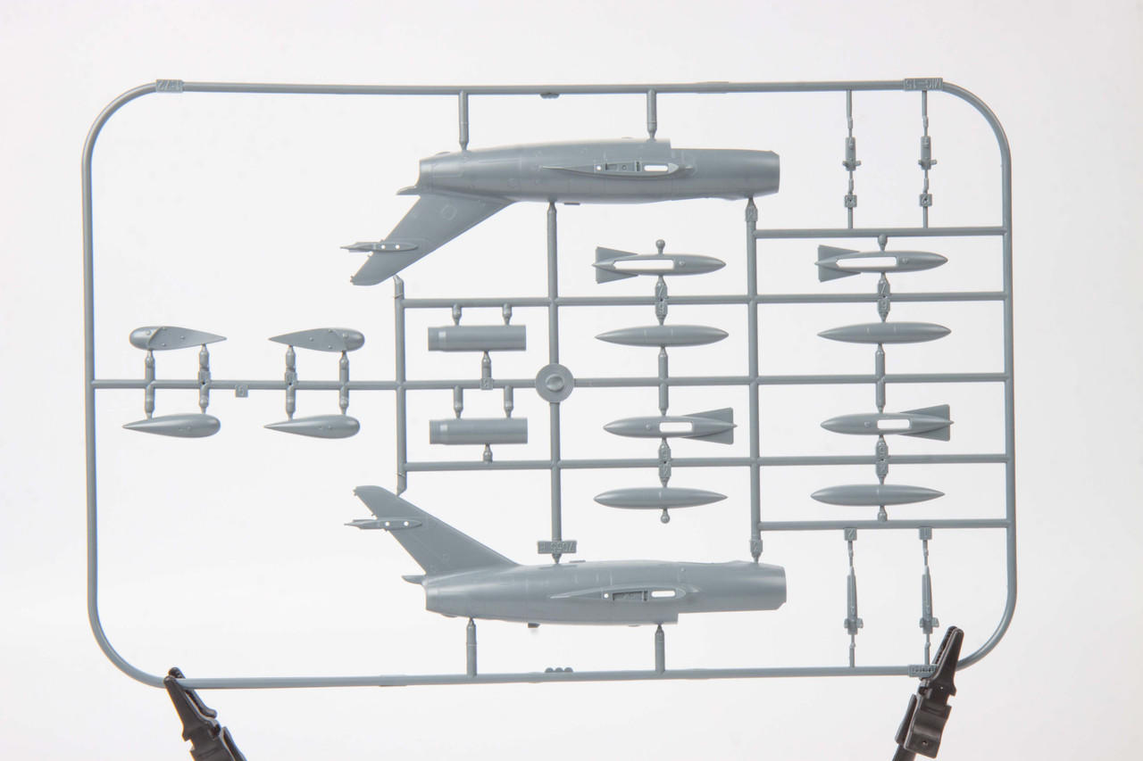 1/72 MiG15 Soviet Cold War Jet Fighter (Plastic Kit) - Squadron.com