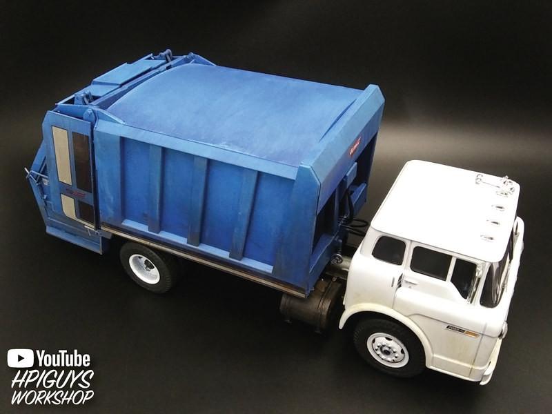 1/25 AMT Ford C-900 Garwood Garbage Truck with Load Packer