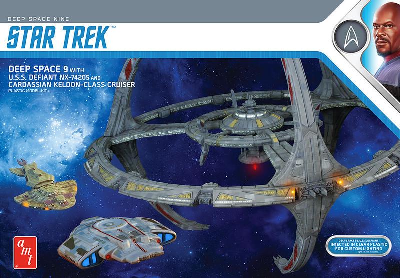 1/3300 Star Trek Deep Space Nine Space Station w/USS Defiant