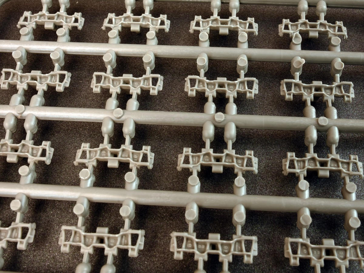 1/35 Miniart T-54/T-55/T-62 OMSH Individual Track Links Set