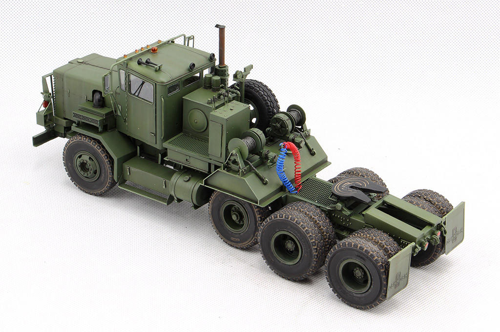 1/35 US.M911 C-HET 完成品 1/35 Hobby Boss M911 C-HET w/ Talbert 64T Trailer - Squadron.com