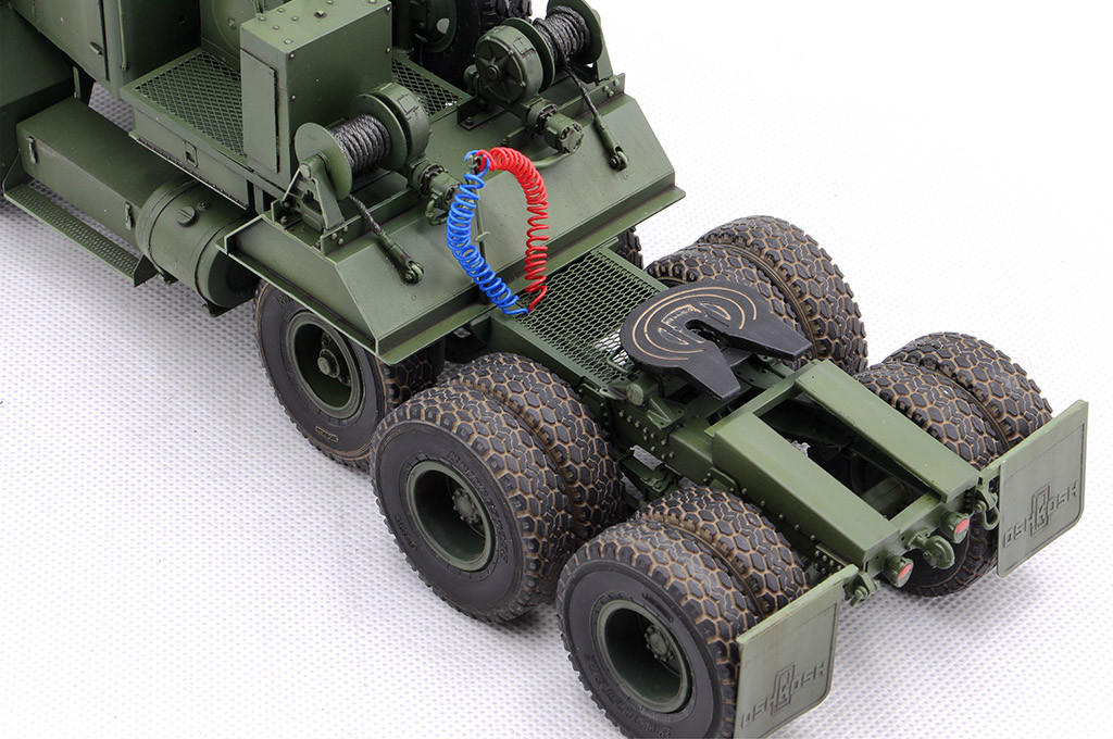 1/35 Hobby Boss M911 C-HET w/ Talbert 64T Trailer - Squadron.com