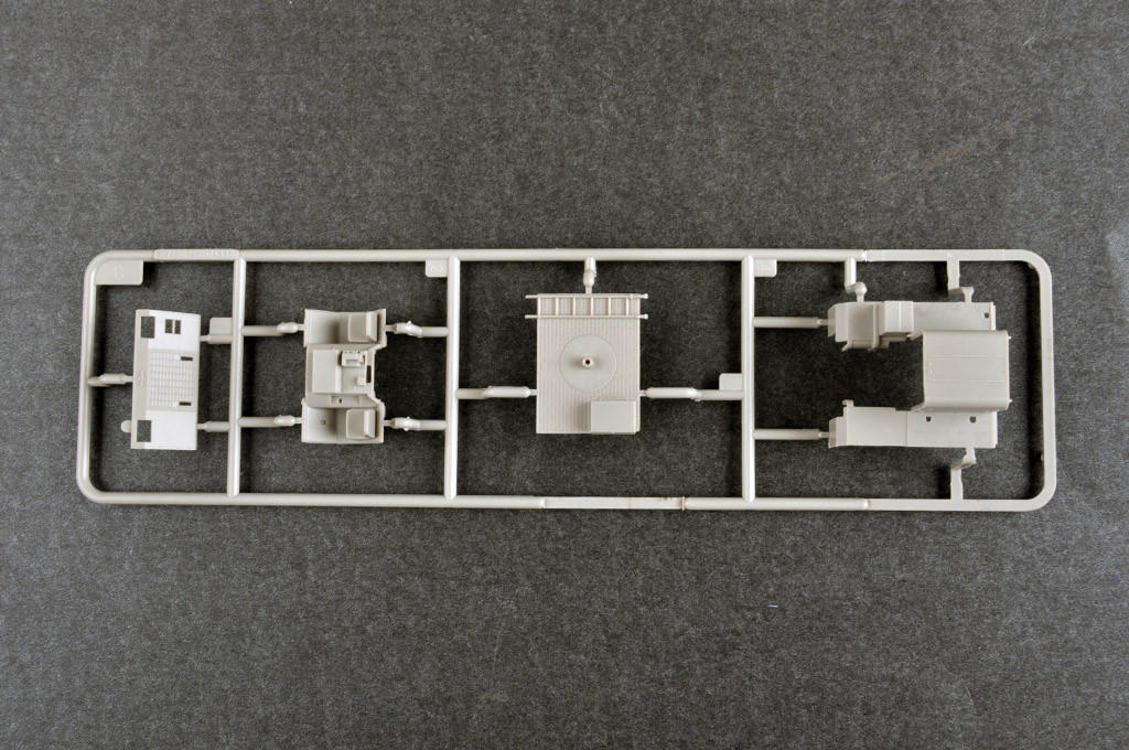 1/72 Trumpeter M983 Tractor with AN/TPY-2 X Band Radar - Squadron.com