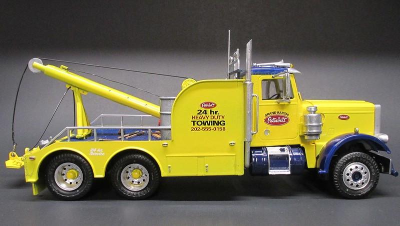 1/25 AMT Peterbuilt 359 Wrecker Truck Model Kit - 1133 - Squadron.com