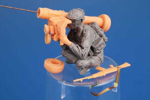 1/35 CMK Ukrainian Soldier Firing FGM-148 Javelin - Squadron.com