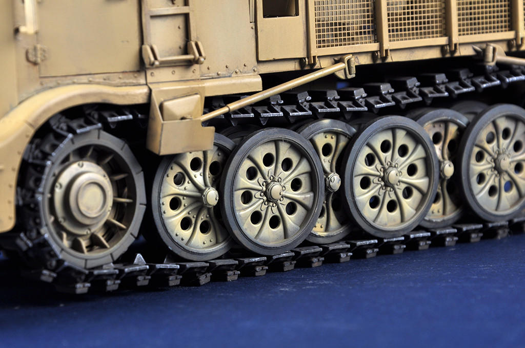 1/35 Trumpeter 18-Ton Halftrack w/8.8cm Flak Gun Plastic Model Kit