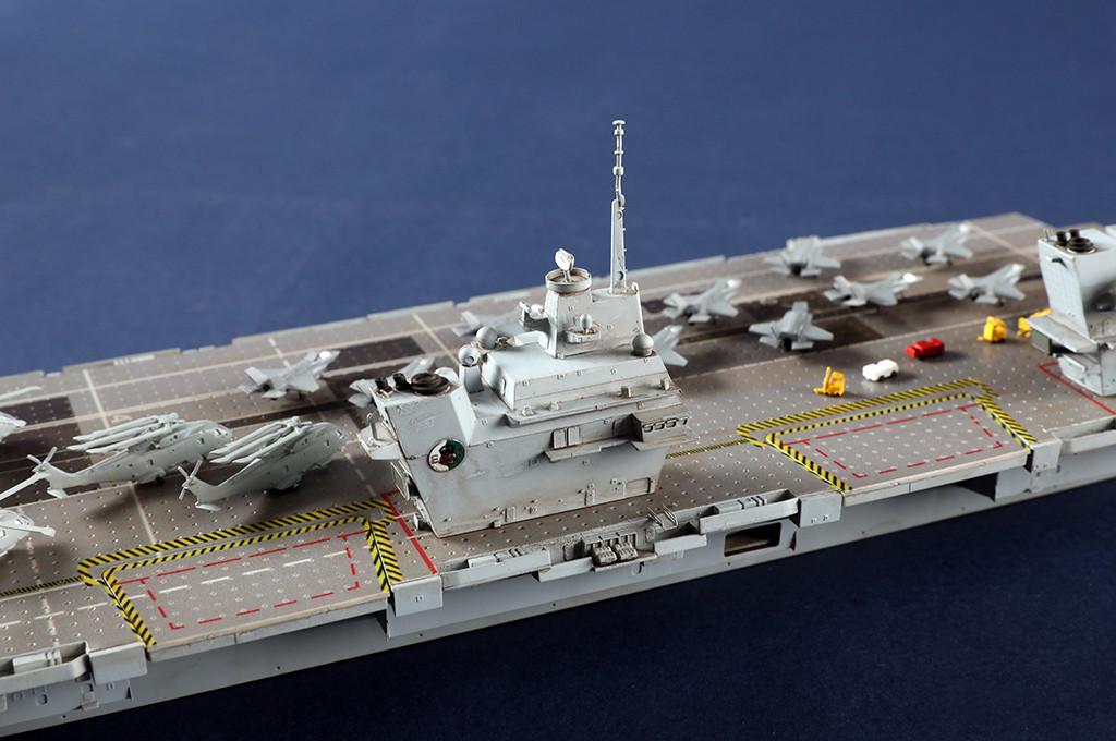1/700 Trumpeter HMS Queen Elizabeth Aircraft Carrier Plastic Model