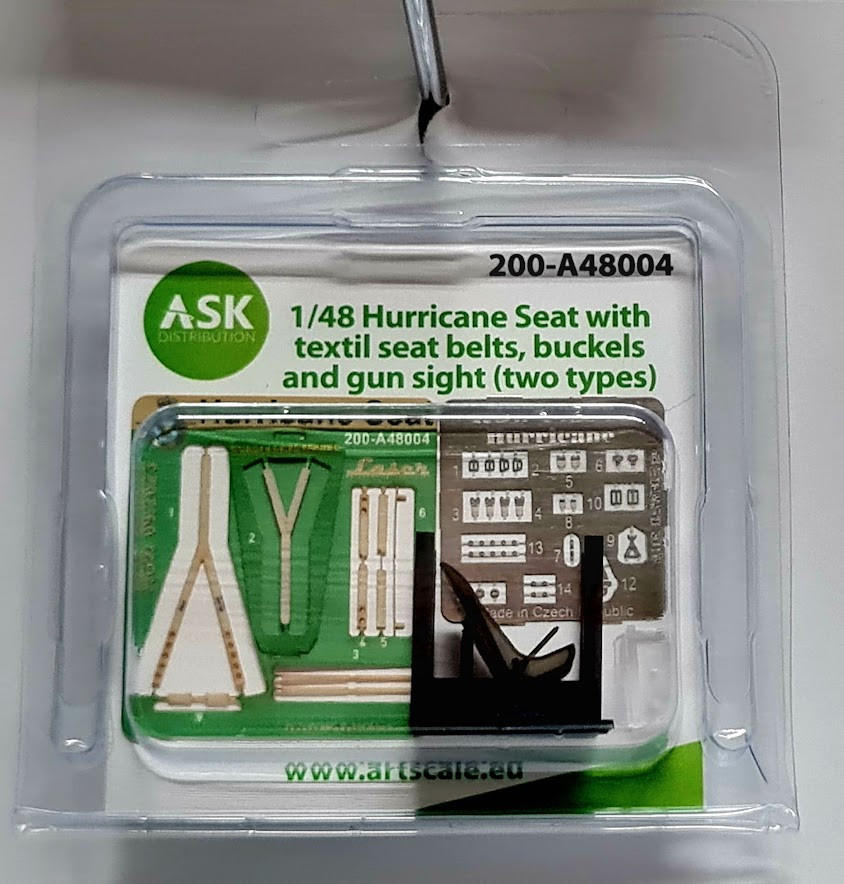 1/48 Art Scale Hurricane Seat with textil seat belts, buckels and