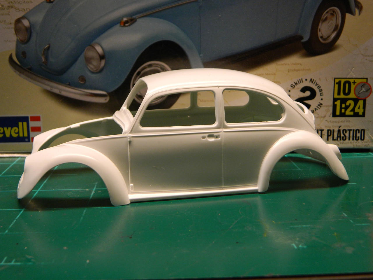 1/24 Revell 1968 Volkswagen Beetle - Squadron.com