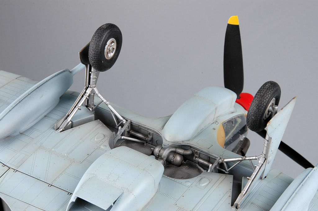 1/24 Trumpeter Hurricane MK.II C/TROP - Squadron.com