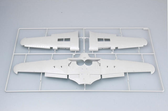 1/24 Trumpeter Hurricane MK.II C/TROP - Squadron.com
