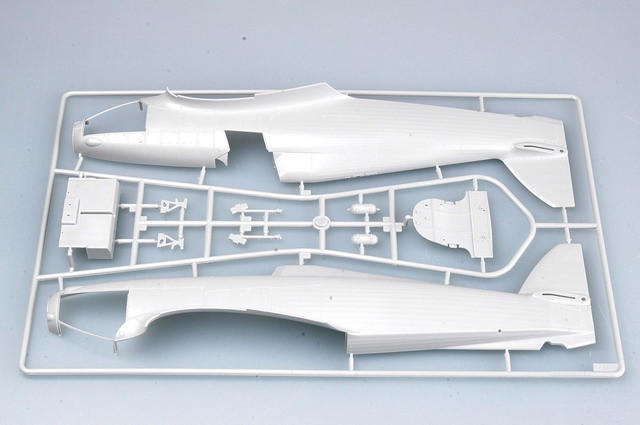 1/24 Trumpeter Hurricane MK.II C/TROP - Squadron.com