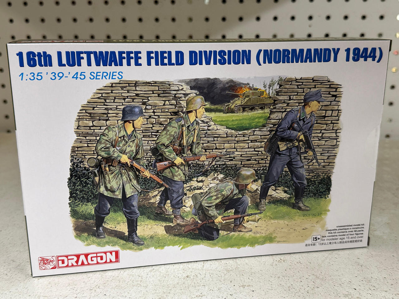 1/35 Dragon 16th LUFTWAFFE FIELD DIV Figure Set - Squadron.com