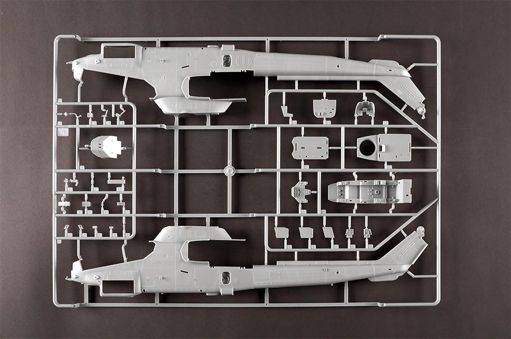 1/35 Trumpeter AH-1W Super Cobra Plastic Model Kit