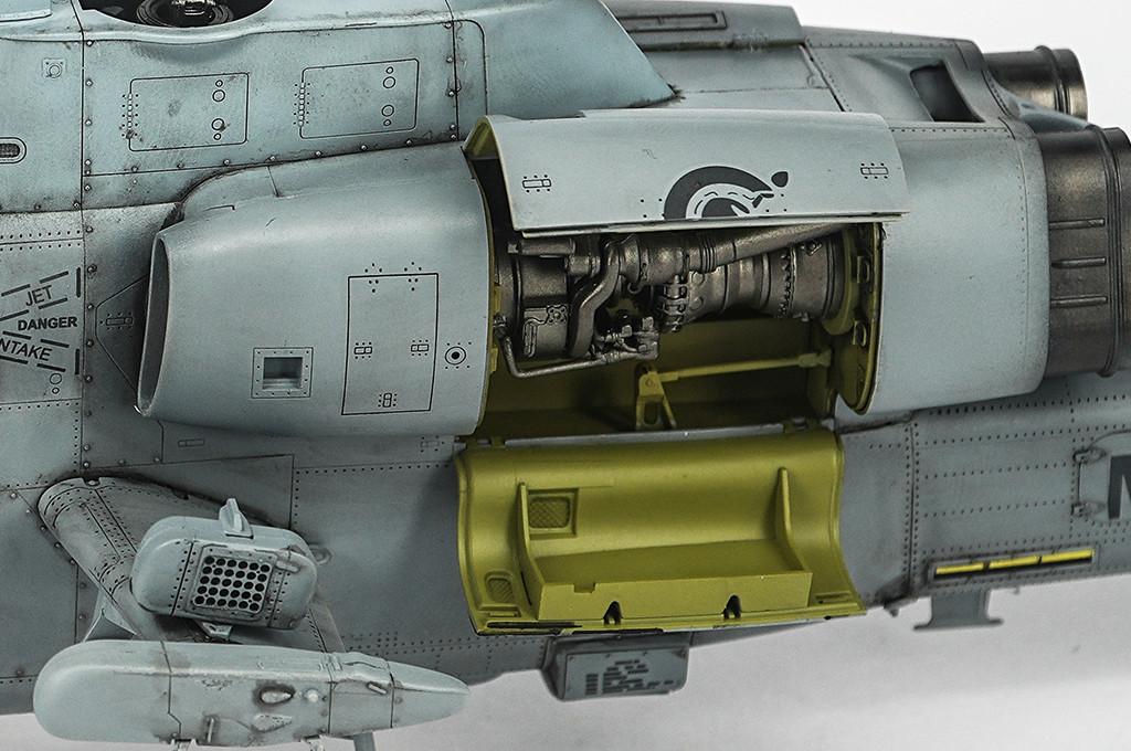 AH-1W Super Cobra １／３５ Amazon.com: AFV Club FV35S21 1/35 Taiwan Army AH-1W Super