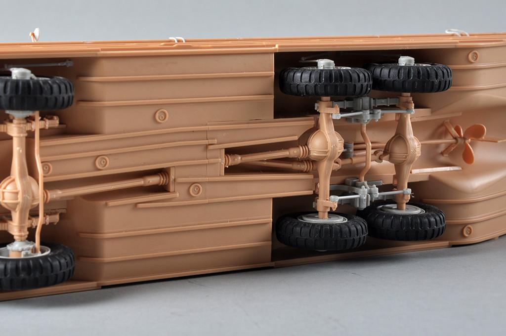 1/35 I Love Kit GMC DUKW-353 w/105mm Howitzer - Squadron.com