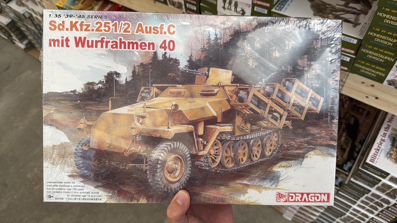 1/35 Dragon Sd.Kfz.251 Ausf.C mil WURFRAHMEN 40 - Squadron.com