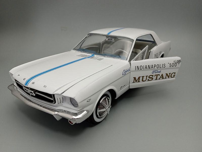 1/16 AMT 1964.5 Ford Mustang Coupe 60th Anniversary Plastic Model