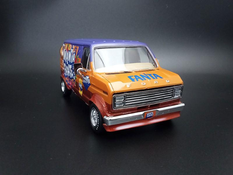 1/25 AMT 1977 Ford Custom Van Fanta Plastic Model Kit - Squadron.com