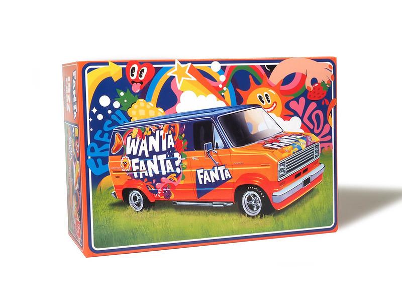 VAN プレミアムグッズ 1/25 AMT 1977 Ford Custom Van Fanta Plastic Model Kit - Squadron.com