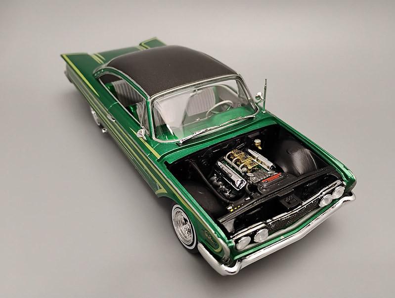 1/25 AMT 1960 Ford Starliner Custom Plastic Model Kit 1/25 AMT 1960 Ford Starliner Custom Plastic Model Kit