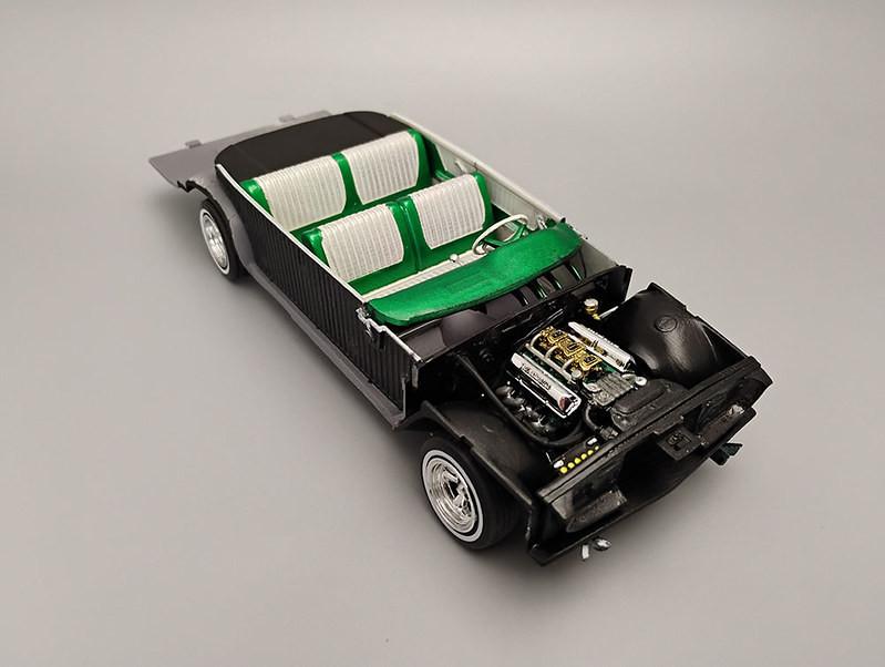1/25 AMT 1960 Ford Starliner Custom Plastic Model Kit