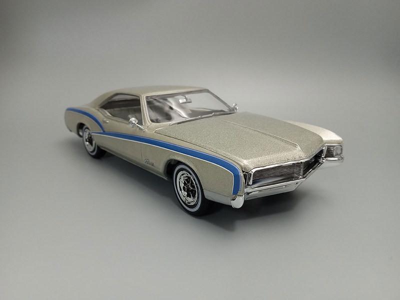 1/25 AMT 1966 Buick Riviera GS Plastic Model Kit - Squadron.com