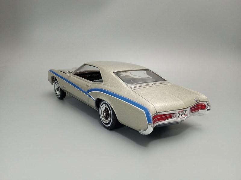 1/25 AMT 1966 Buick Riviera GS Plastic Model Kit - Squadron.com