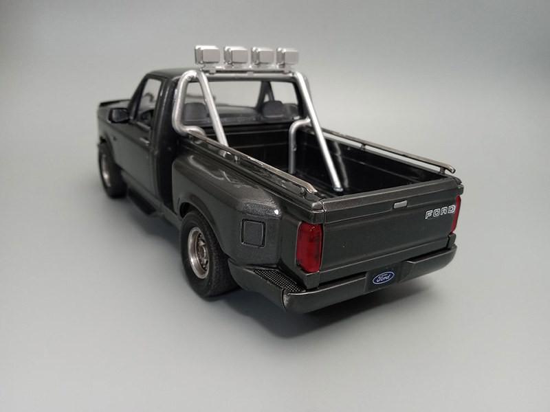 1/25 AMT 1992 Ford F-150 Flareside Plastic Model Kit