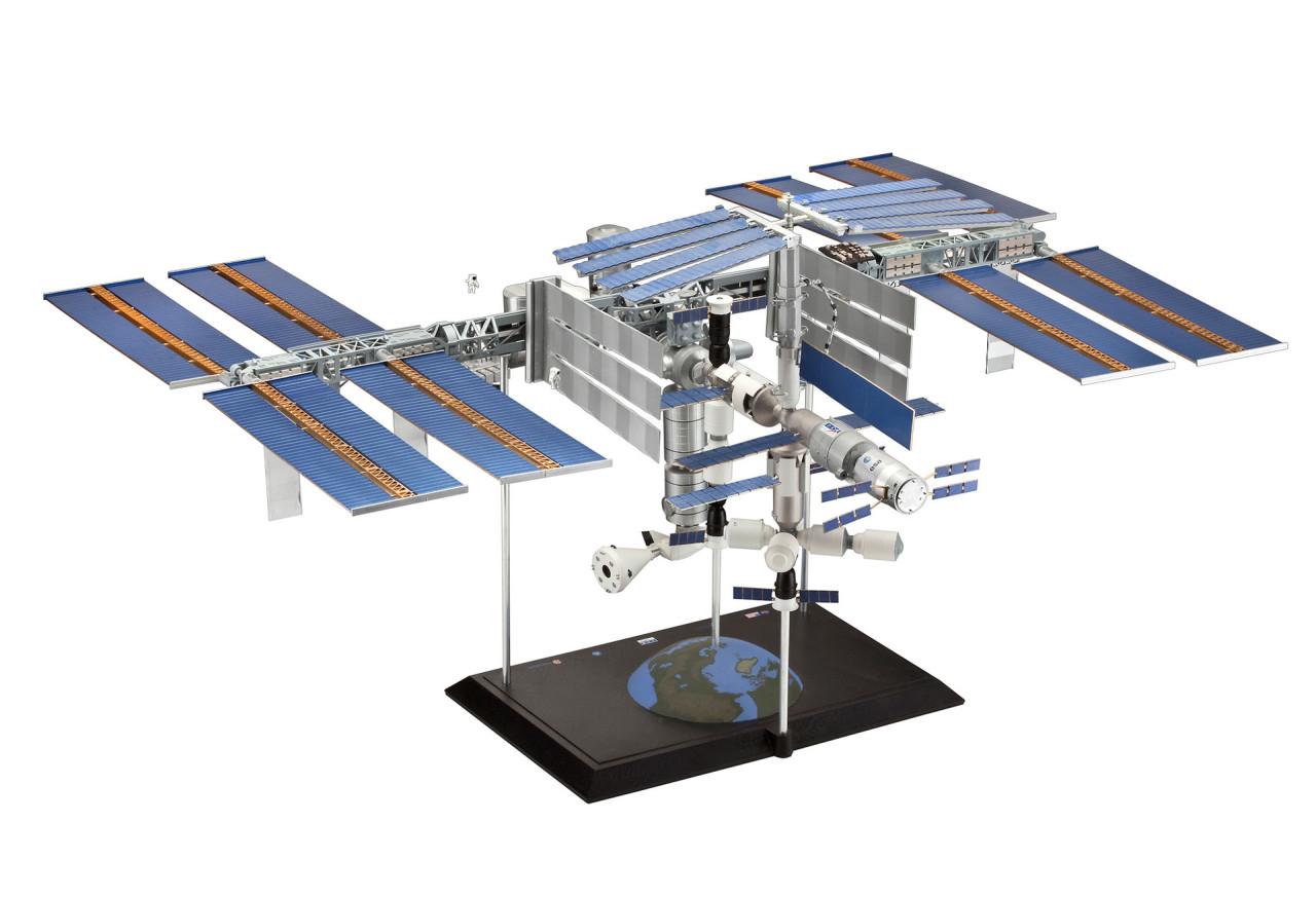 Revell 国際宇宙ステーション　ISS Revell Germany Limited Edition International Space Station