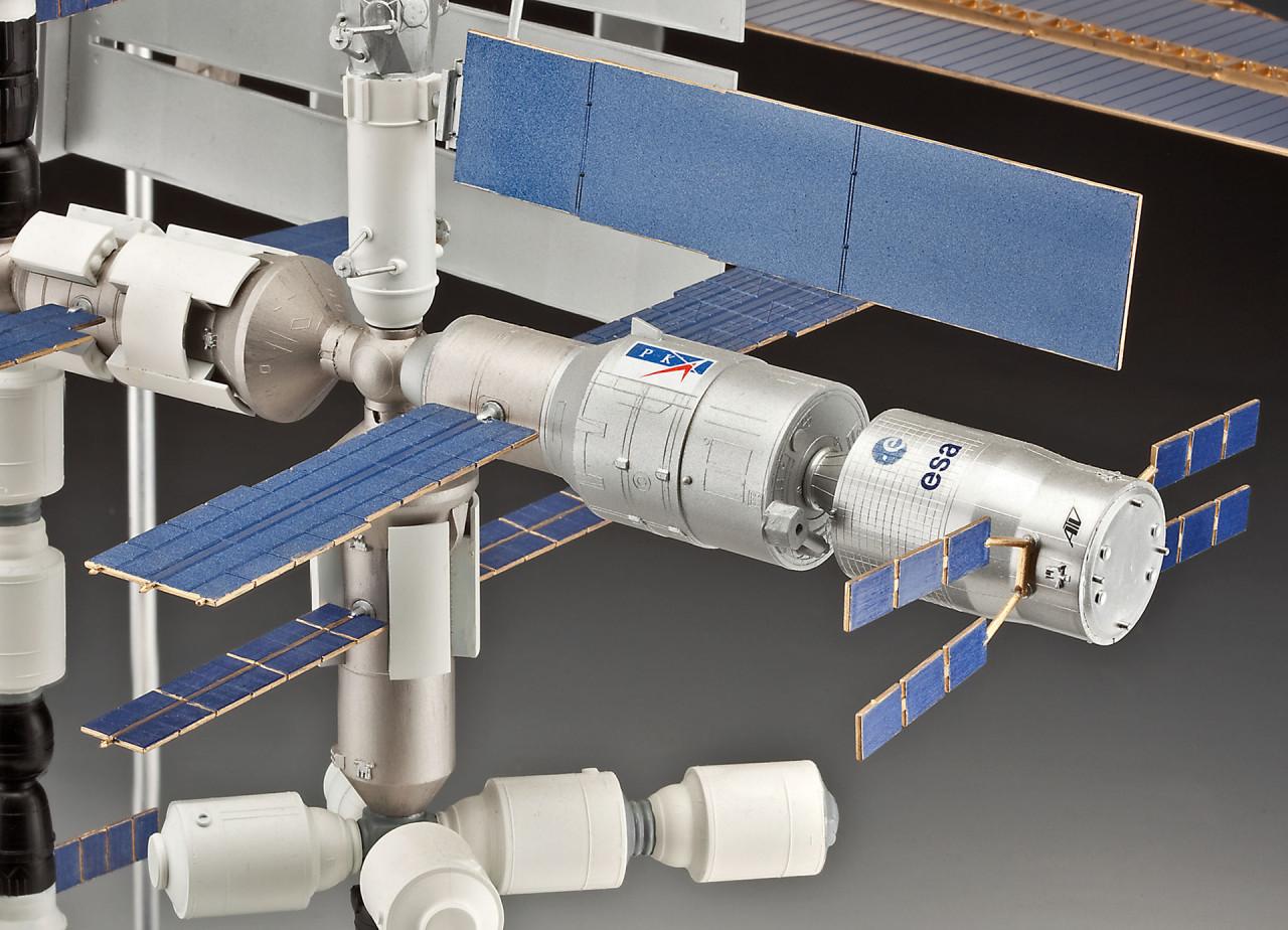 Revell 国際宇宙ステーション　ISS 1/144 Revell International Space Station 
