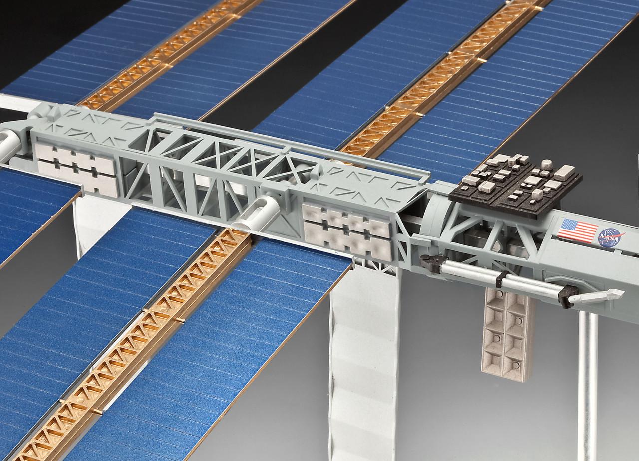 Revell 国際宇宙ステーション　ISS 1/144 Revell International Space Station 