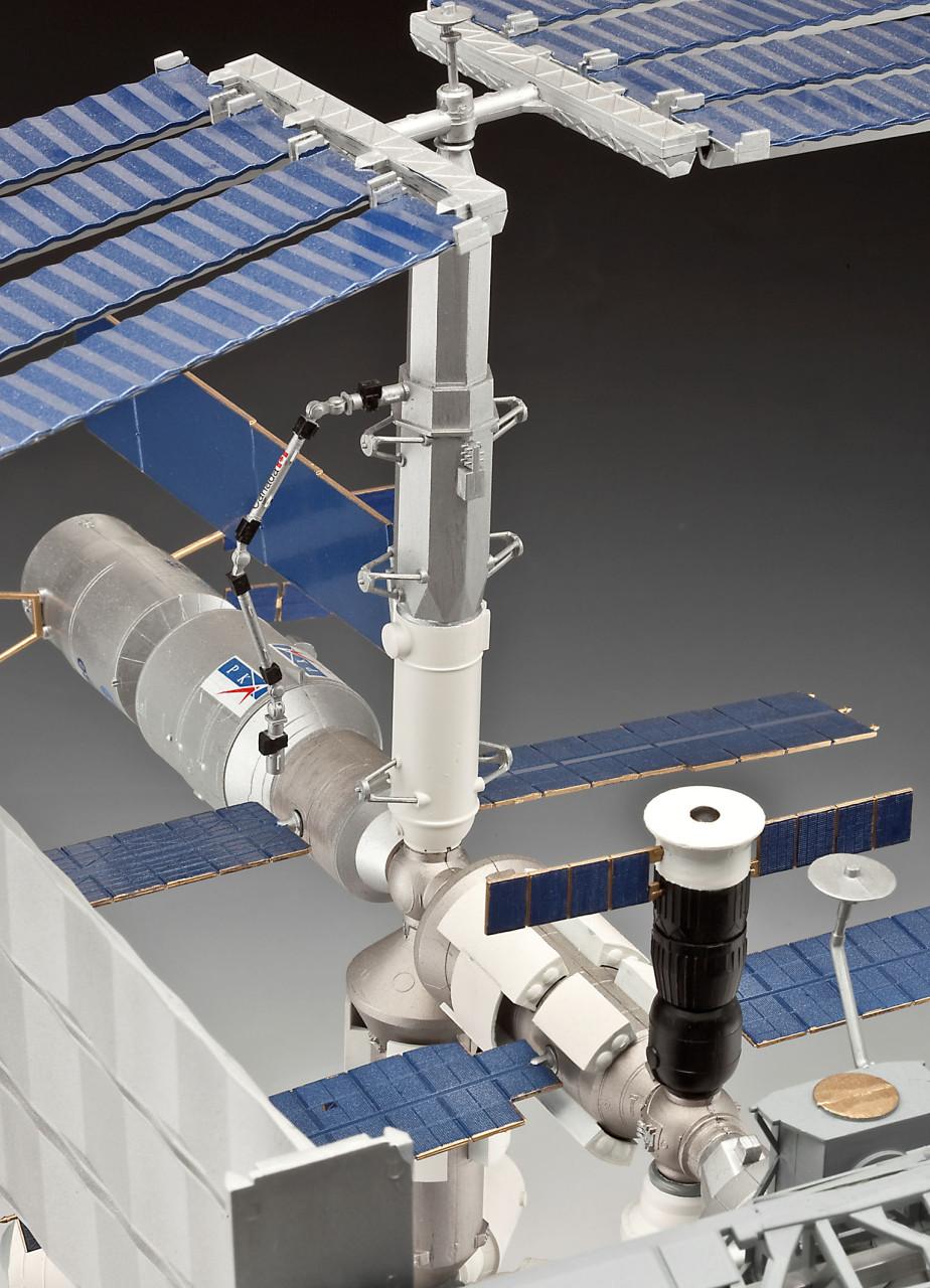 Revell 国際宇宙ステーション　ISS 1/144 Revell International Space Station 