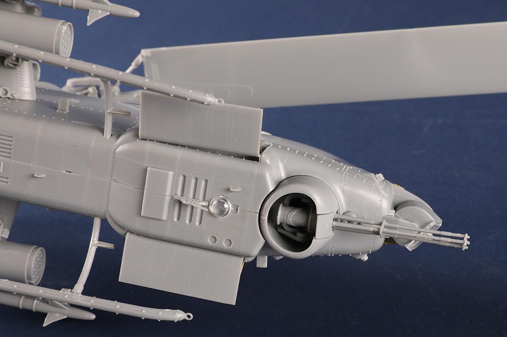 1/35 Trumpeter AH-1W Super Cobra (Turned Exhaust) Plastic Model