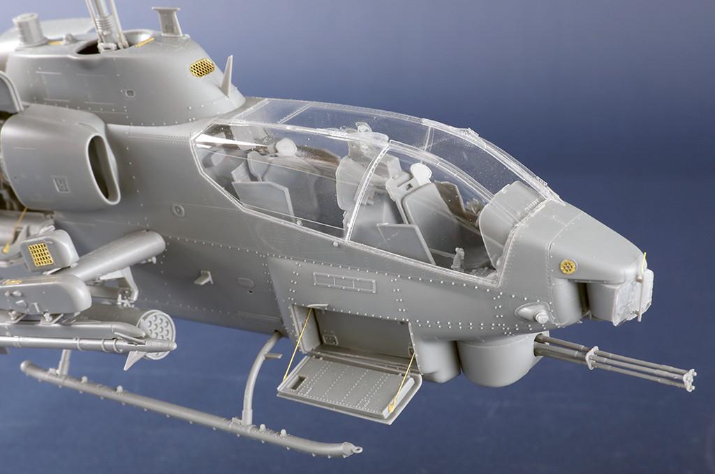 1/35 Trumpeter AH-1W Super Cobra (Turned Exhaust) Plastic Model