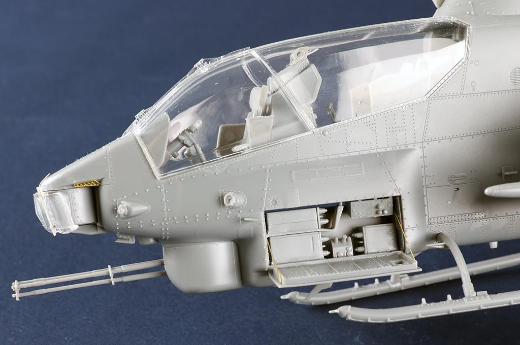 1/35 Trumpeter AH-1W Super Cobra (Turned Exhaust) Plastic Model