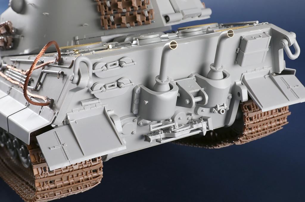 1/16 Trumpeter Pz.Kpfw.VI Sd.Kfz.182 Tiger II (Henschel 105mm