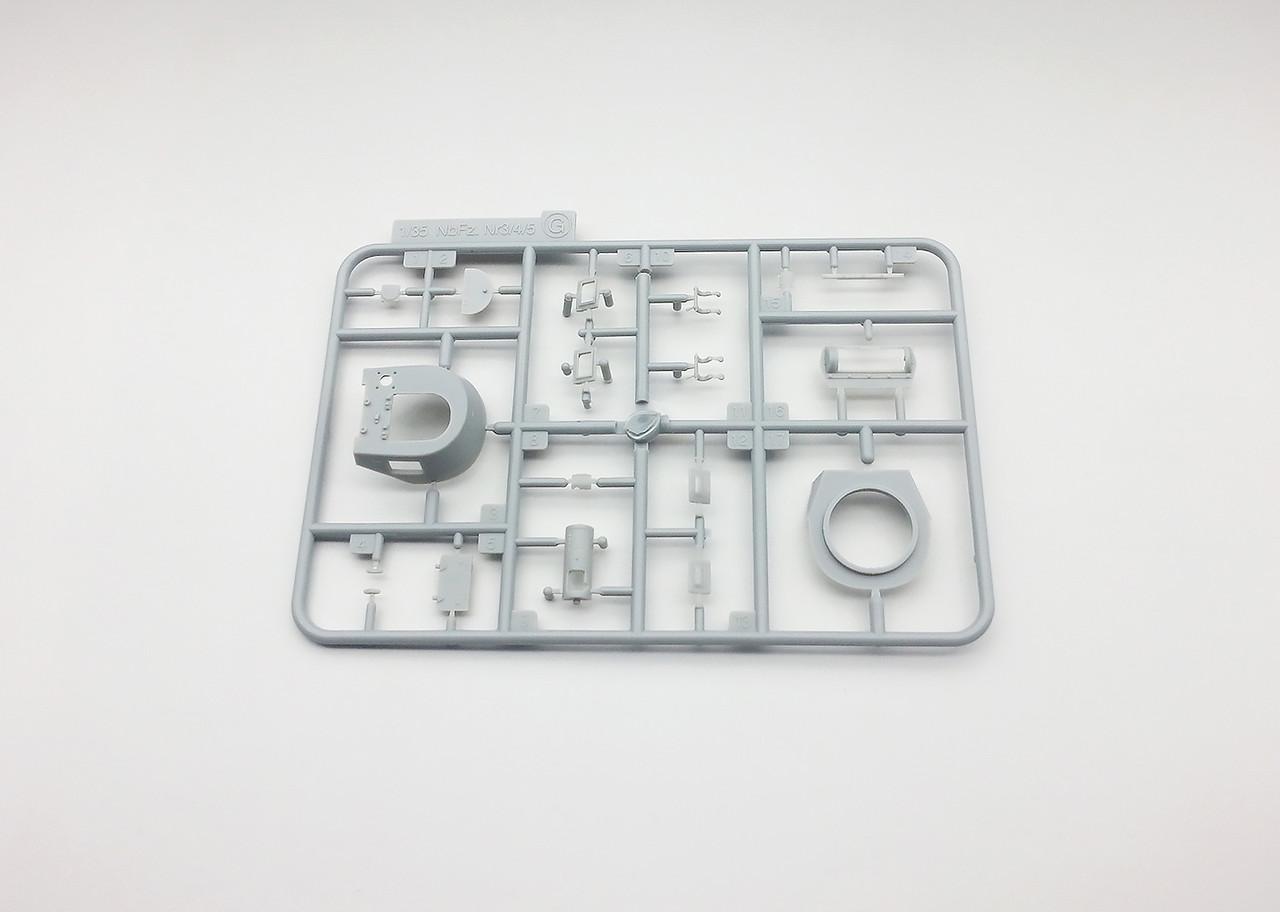 1/35 Amusing Hobby Neubaufahrzeug - Squadron.com
