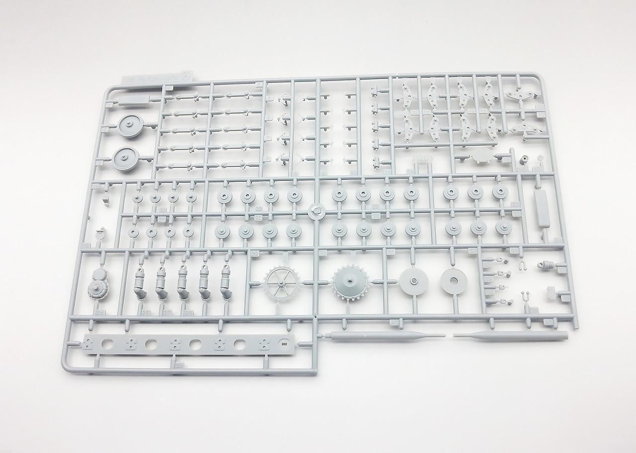 1/35 Amusing Hobby Neubaufahrzeug - Squadron.com