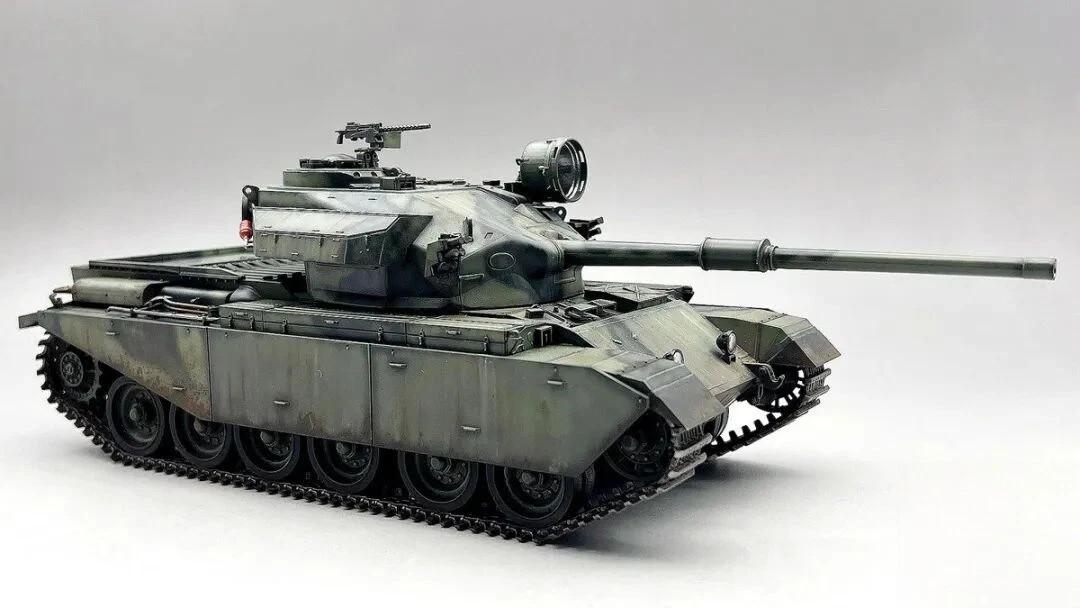 1/35 Amusing Hobby Centurion Action X British MBT - Squadron.com