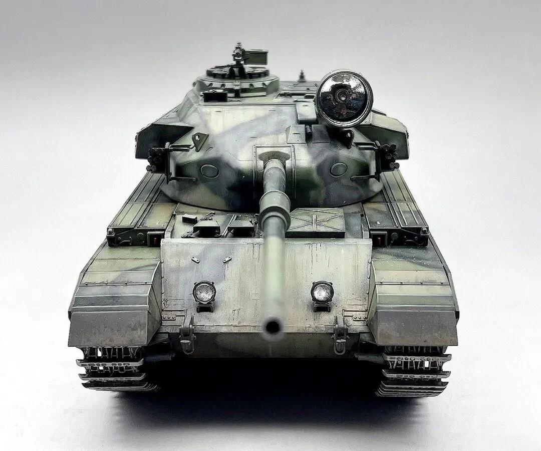 1/35 Amusing Hobby Centurion Action X British MBT - Squadron.com