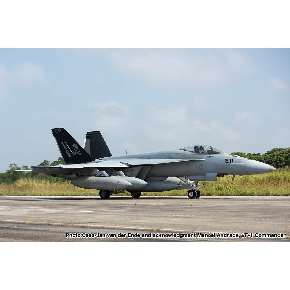1/72 Platz USN F/A-18E Super Hornet VFA-103 Jolly Rogers