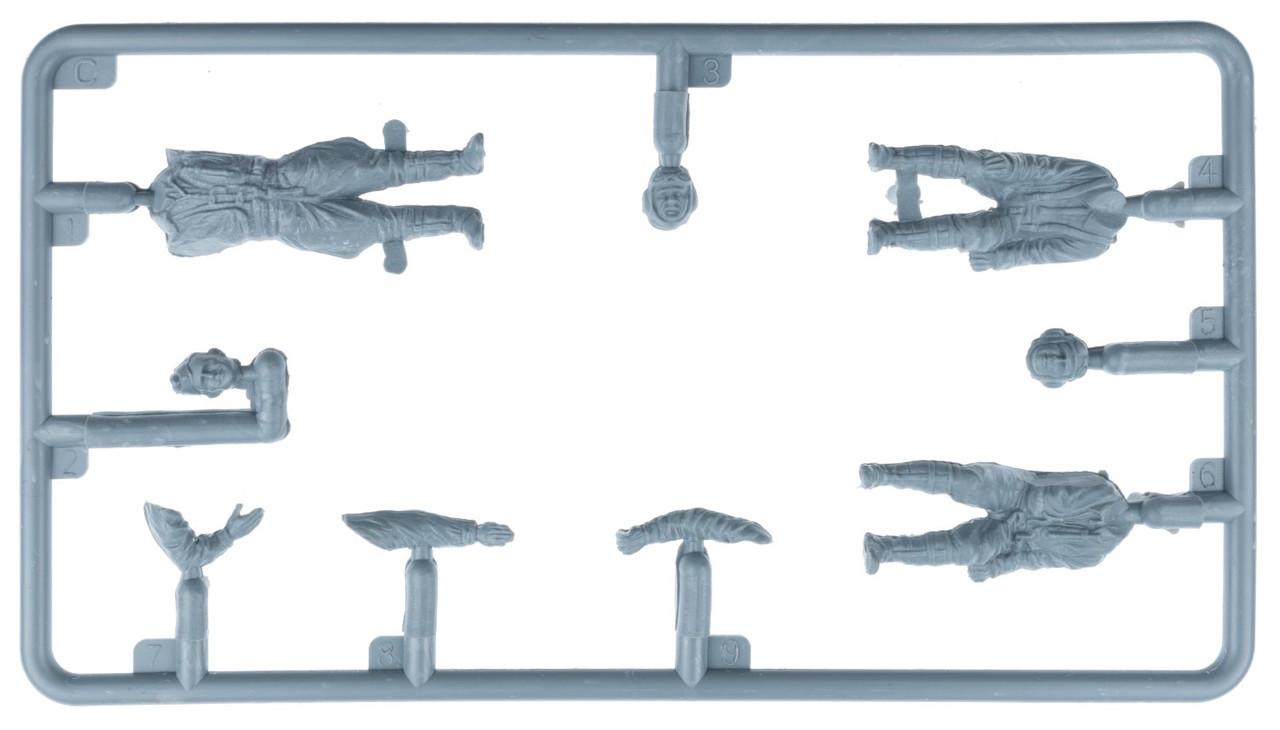 1/48 Miniart Luftwaffe Pilots and Command Staff Figures Plastic