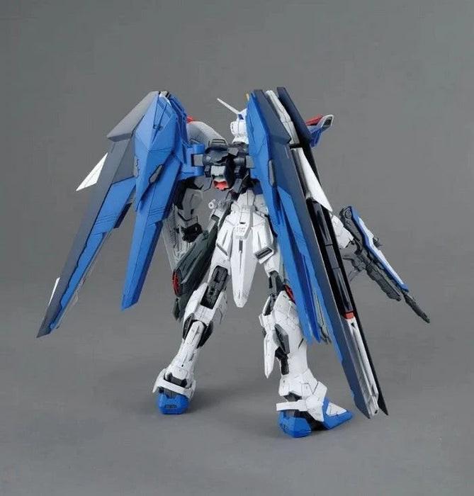 1/100 Bandai MG ZGMF-X10A Freedom Gundam (Ver 2.0) 